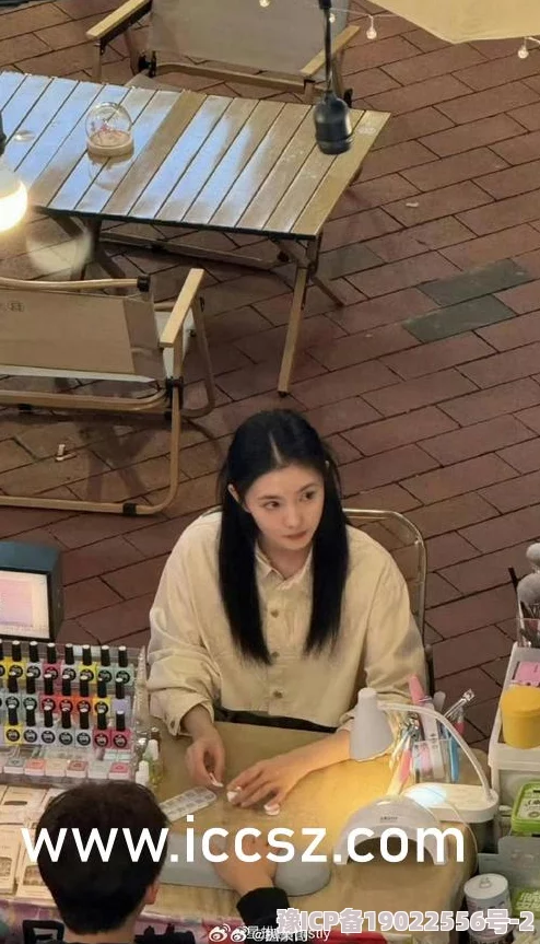 美女mm131爽爽爽：最新动态分享，展现迷人风采与生活点滴，让我们一起感受她的魅力与活力！