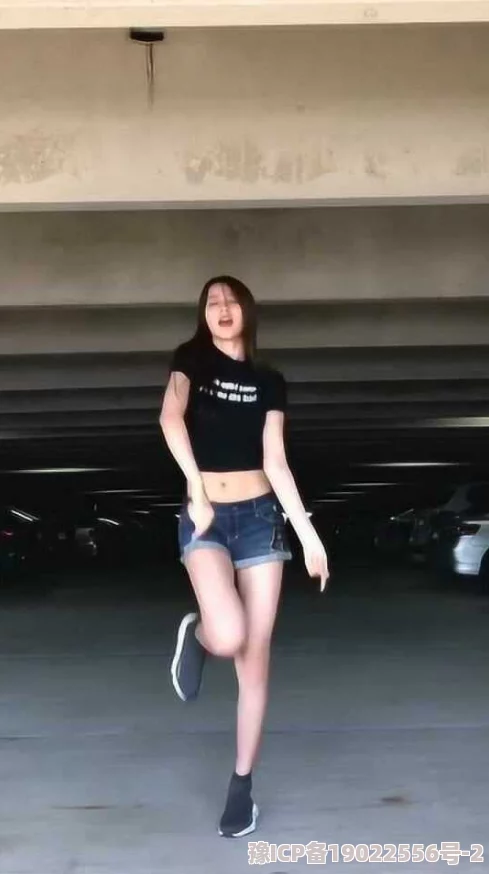把腿张开老子臊烂你多P视频软件，惊现超火爆新功能，引发网友热议与疯狂下载！